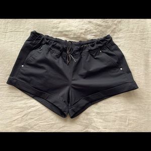 lululemon black short size 8